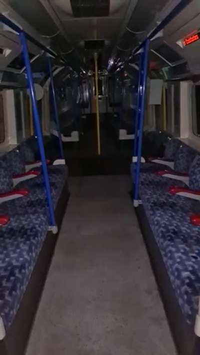 Did anyone else ride this Piccadilly Line train with no lights today