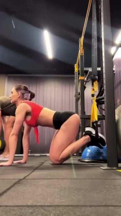 She didn'tcatchanyonestaring'!!