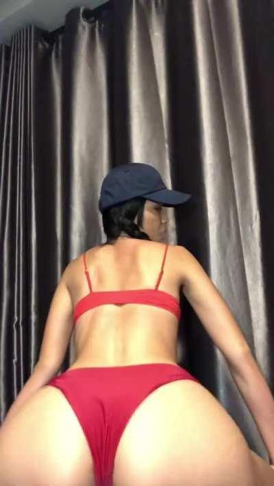 I hope that the 5 guys who see this like my petite body 💕