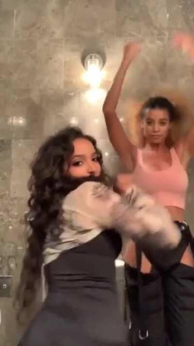 Tinashe twerking