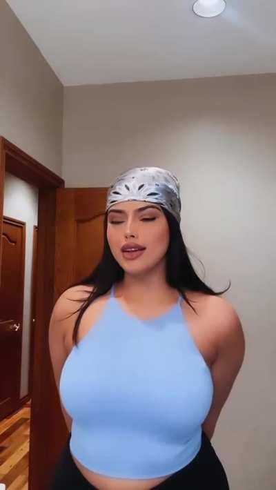 Komal Hans Leaks, dm