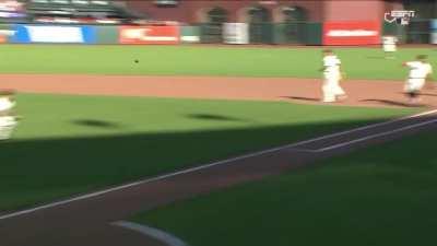 [Highlight] [Highlight] The Giants turn a nifty 3-1-4-2 double play after replay overturns the call on the field.