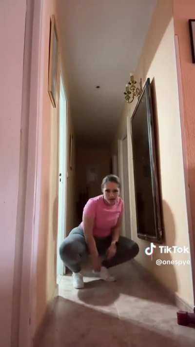 Her nalgotas in gym pants