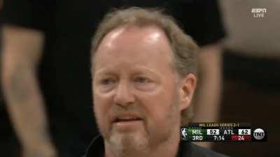 [Highlight] Giannis hyperextends his knee after Capela lands awkwardly following the dunk