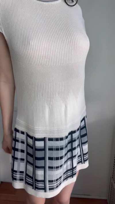 I love when people stare at my tits when I don’t wear a bra