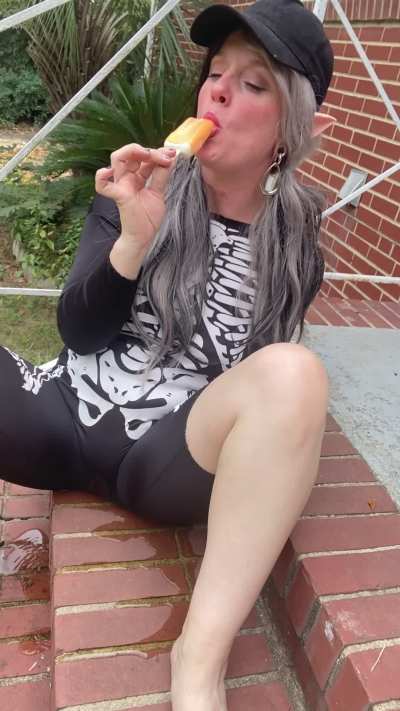 Costume, creamsicle and pee, oh my 😅 