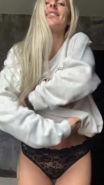 such a cute Christmas sweater, but it's very cold in it, keep me warm!