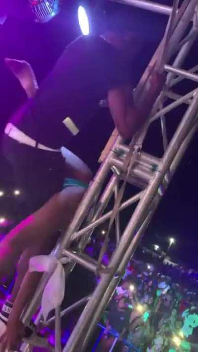 Mad Shelly Belly moves with DHQ Chiney Gymnastic!