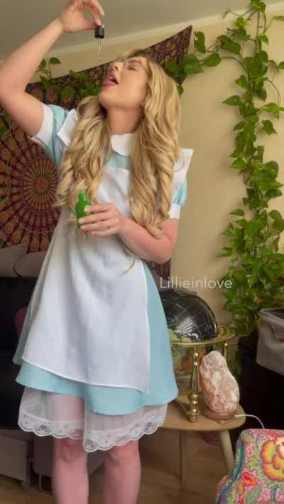 Alice in Wonderland by Lillieinlove