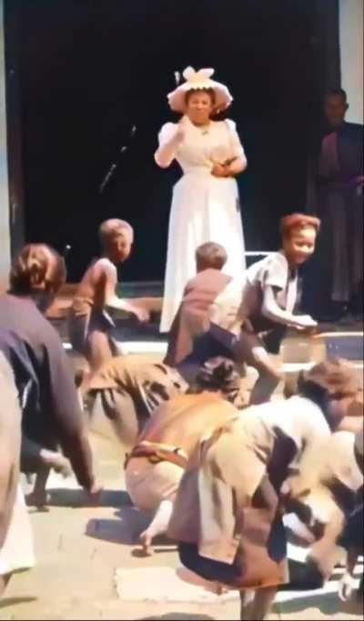 Women throwing coins to children in Vietnam in 1900