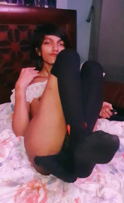 Pulling on my nipple piercings makes me cum