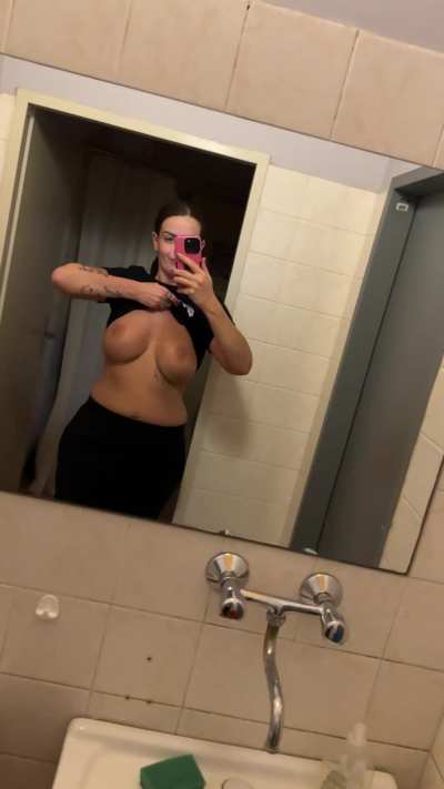 40yo married mom... Hot or Not