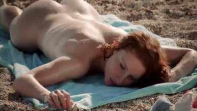 Lola Naymark's jiggly butt