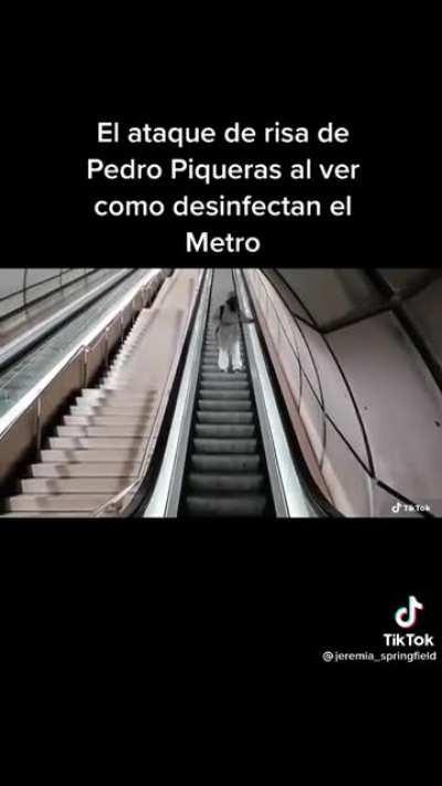 Cuando te ponen a desinfectar el metro pero tienes un IQ muy bajo