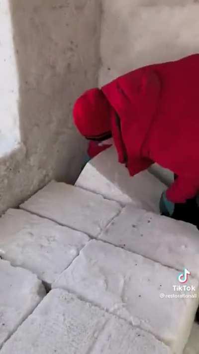 Building the ultimate igloo. Mute if you don’t like the music. (Goes for the whole video)