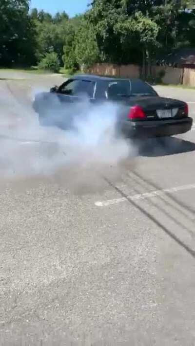Video taken a couple days after I bought the Crown Vic before I put the 17' steelies on