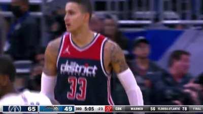 [Highlight] Kuzma catches fire knocking down four straight buckets