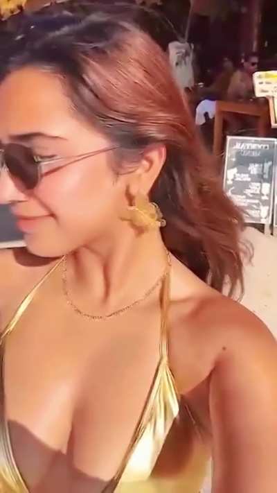 Roshni Walia in golden bikini