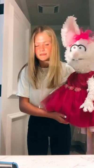 16 years old singing Ventriloquist Darci Lynne