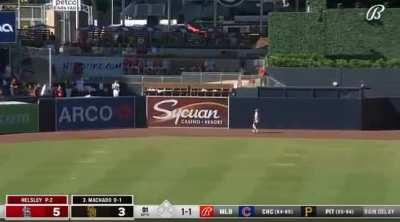[Highlight] Manny Machado hits his 30th home run off Helsley to bring the Padres within 1