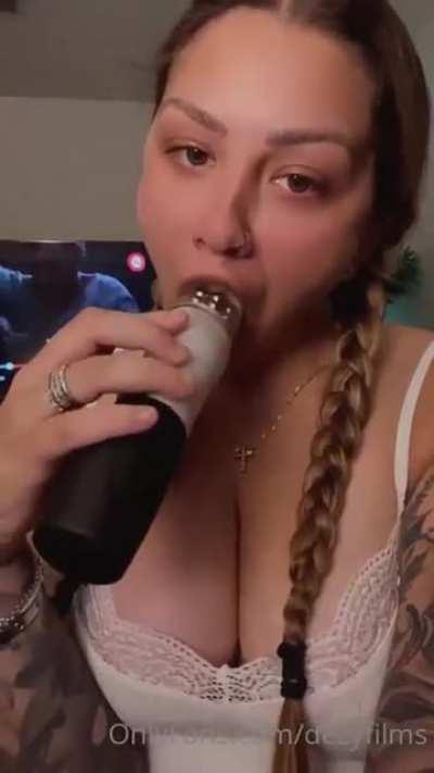 SucKing Her Toy 😮‍💨