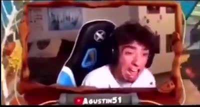 azafata: *bosteza* pasajeros sordos del avión: