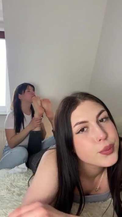 18 year old college girls Foot Worship