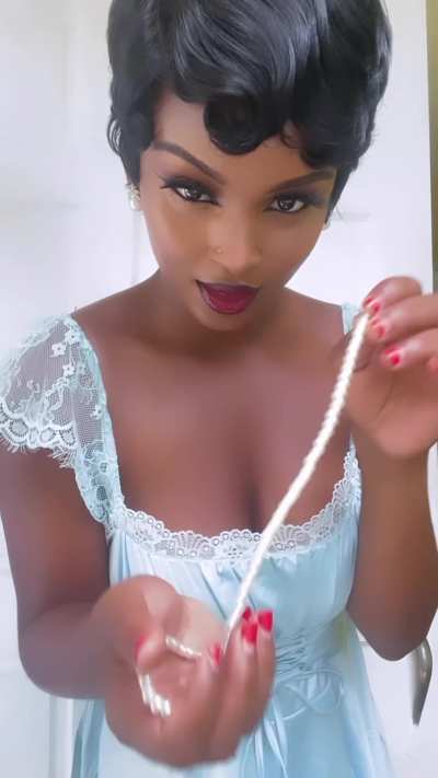 Are you into girls like me ? 🤔