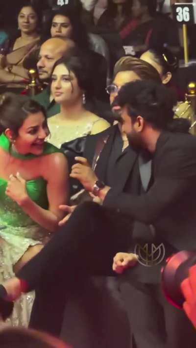 Dsp steals a selfie moment with Allu arjun & Kajal aggarwal at filmfare south awards ✨