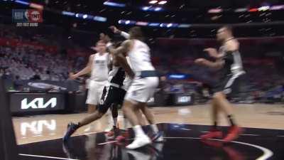 [Highlight] WCS with a nice clean block on Kawhi