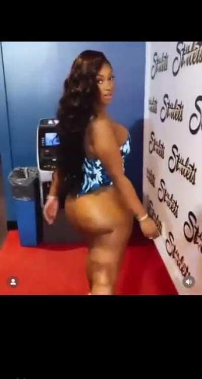 Backshots thunderous