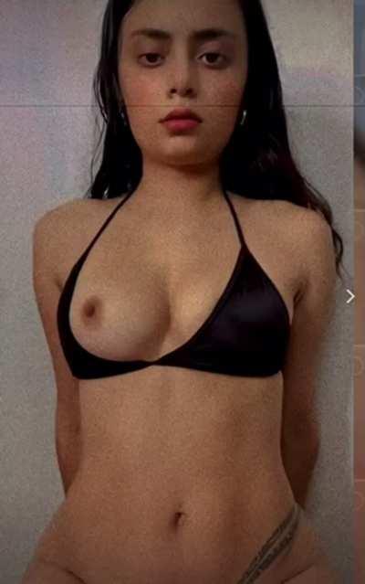 💦 I love to grind my pussy and showing off my titts