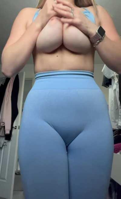 Here’s some busty gym girl boobs!