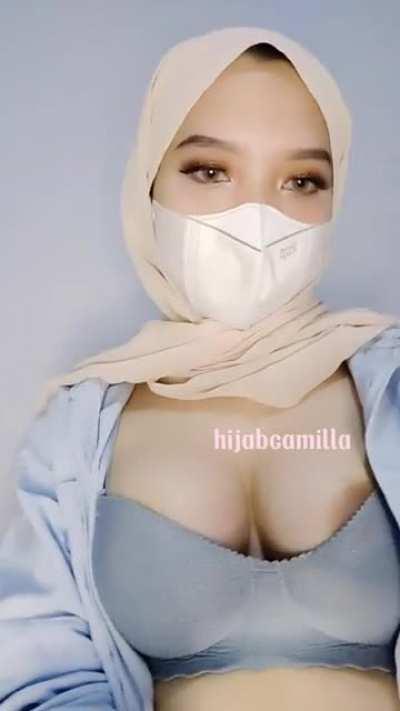 My Exclusive Video in OnlyFans🔞Feels so good after he cum all over me🥵💦 (Link in Comment)