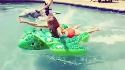 Rare Taylor Swift sideboob (Jul 3, 2014) (video)