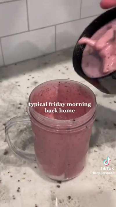 @hadelinemope shows more boob from the back than most girls can from the front 