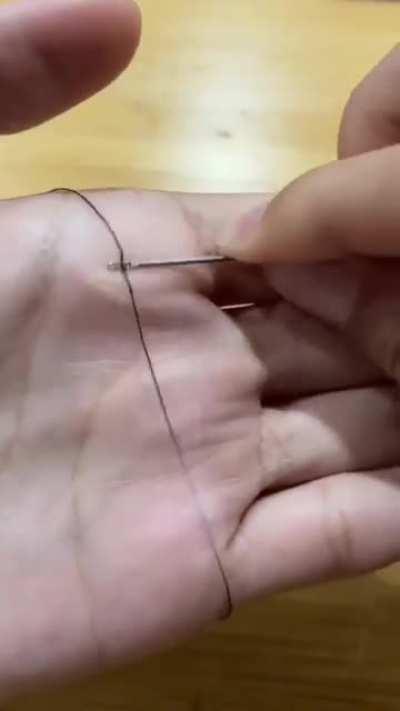A good trick to thread a needle