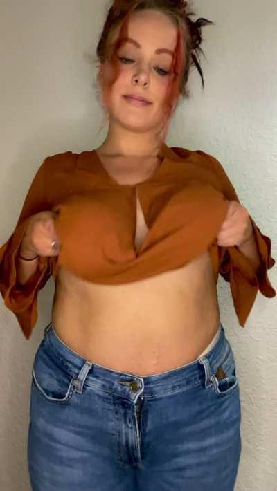 Just a nice mom popping by to say hi 😜