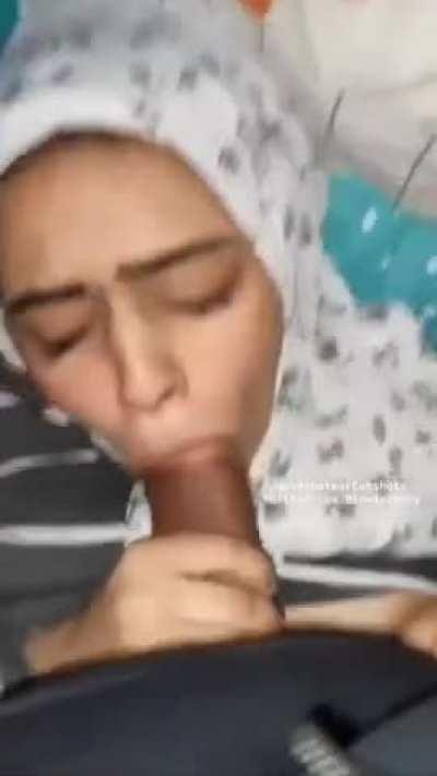 Hijabi Amateur Takes a Reluctant Facial!