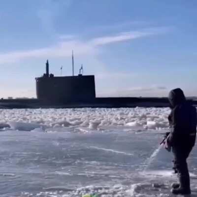 Comrades, stay fishing. Наверняка где-то в Мурманске.