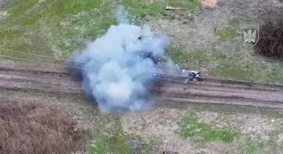 Ukraine FPV hit russian soilder. Working 414 ОБрУБАС 