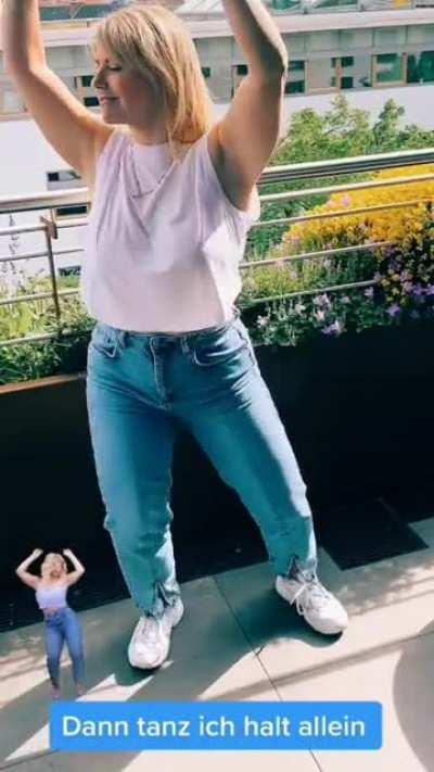 ...dann tanzt sie halt allein 🥰