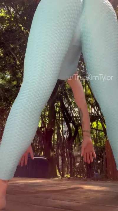 Sitting on faces routine... or how boring plp call it... squats!