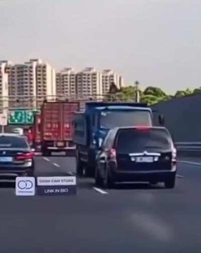 “Are you lost baby girl? 😏”