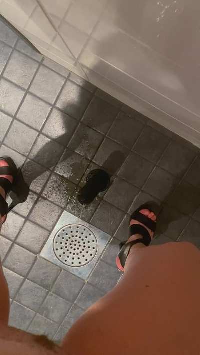 I wanna pee on your cock 💦