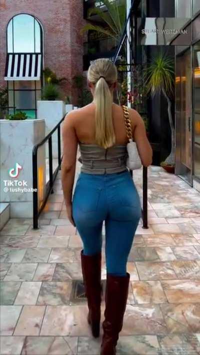 cultureburns: tushybabe