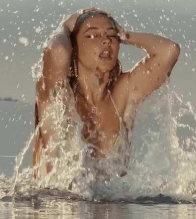 quickly becoming obsessed with Madelyn Cline