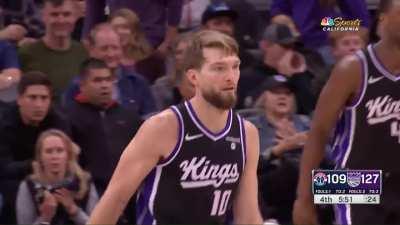 [Highlight] Domantas Sabonis and Keegan Murray connect for four straight buckets as the Sacramento crowd's chants gets increasingly louder