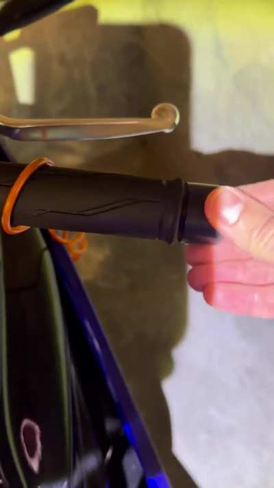 Right bar end on my R3 is loose and the bolt just spins