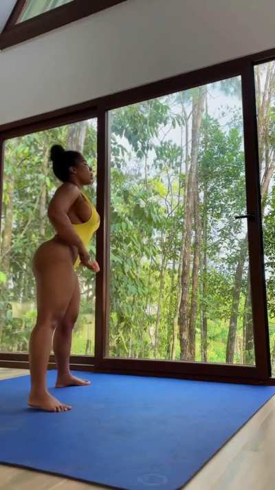 Kelly Graham (@kgrahamfitness)